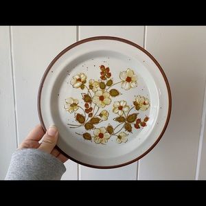 1970s cream Boho Floral 6 Stoneware Plates